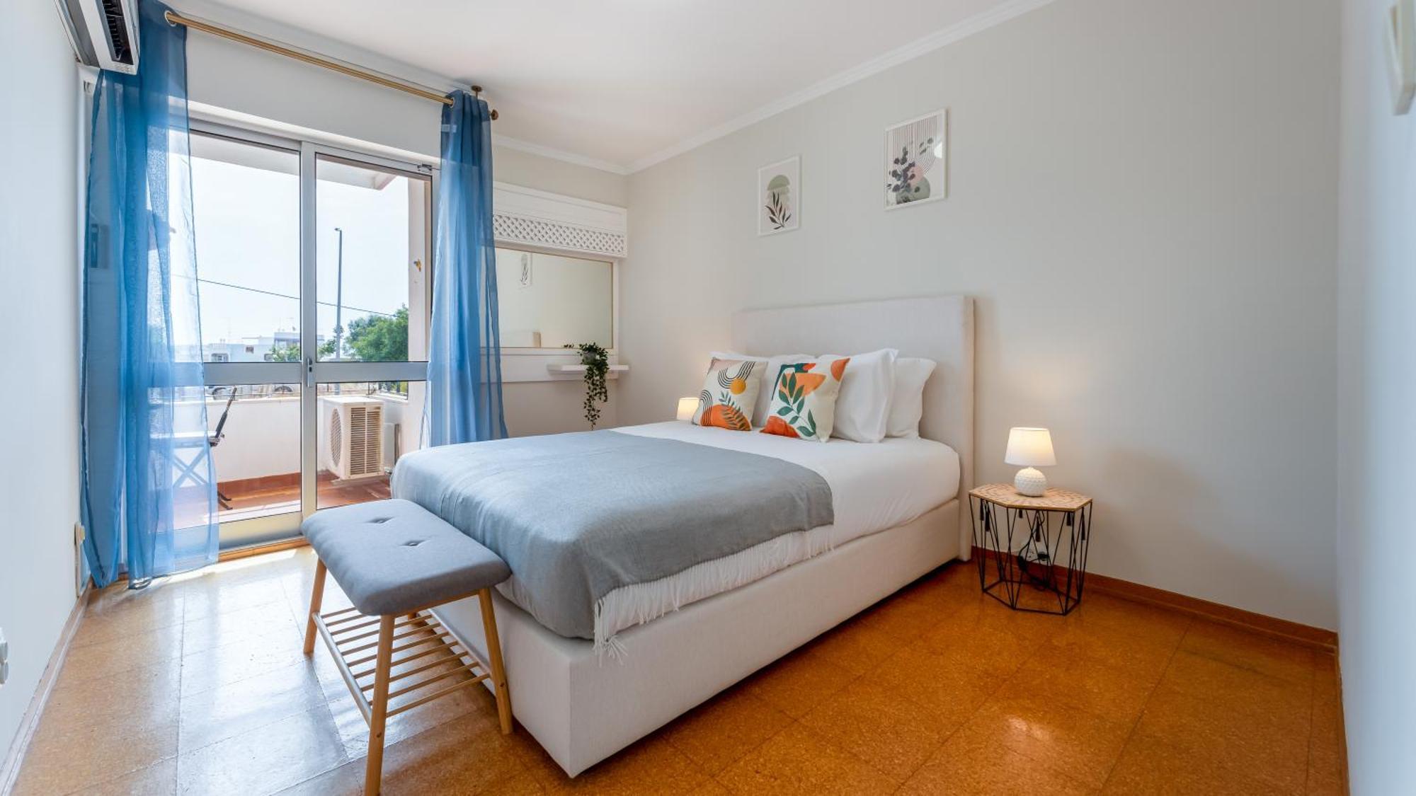 Comfy 3 Bdr Flat With Pool & Balcony By Lovelystay *